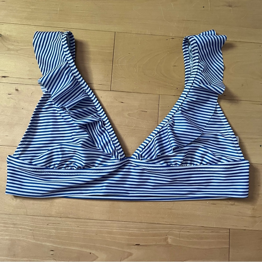 NWOT Aerie Triangle Ruffle Swim Top